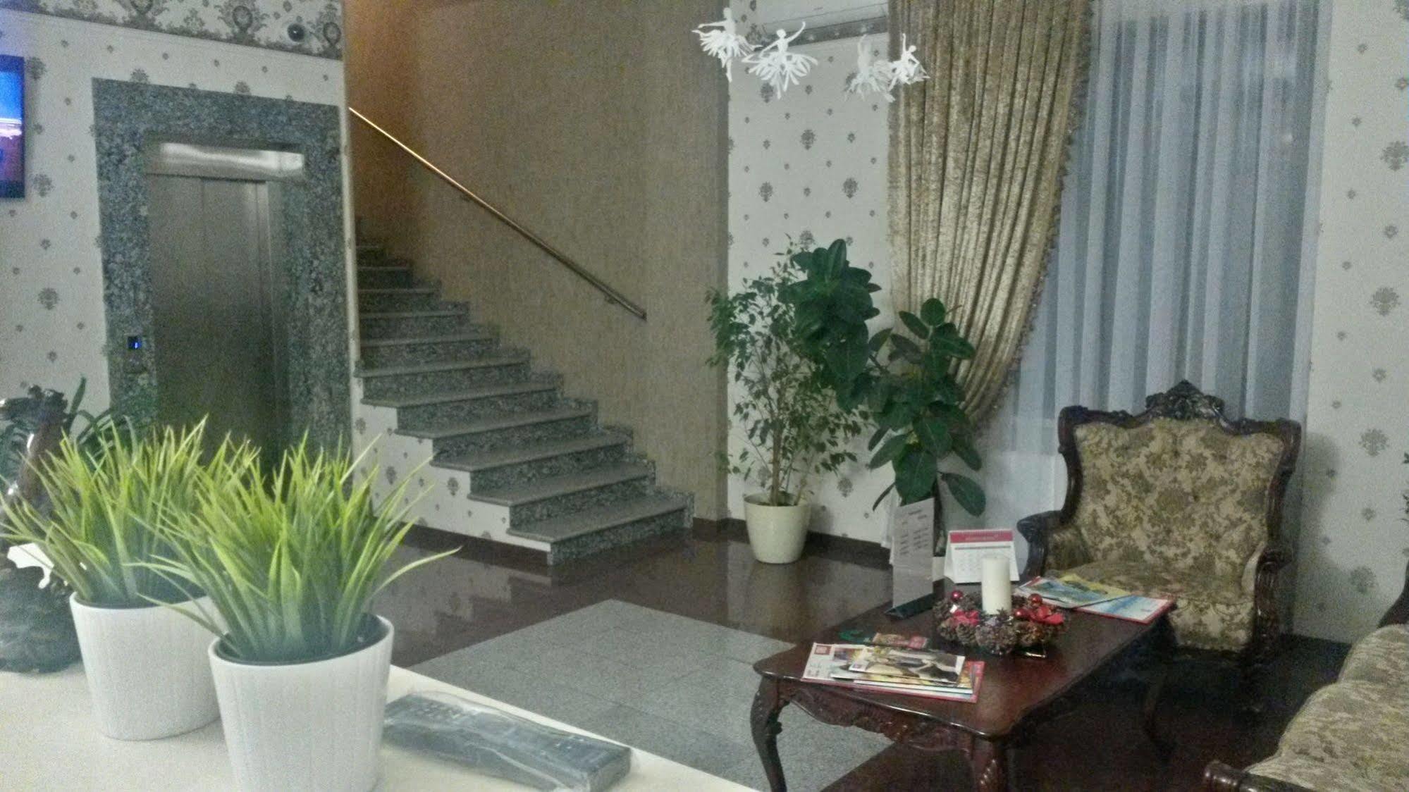 Avrora Hotel Krasnodar Esterno foto