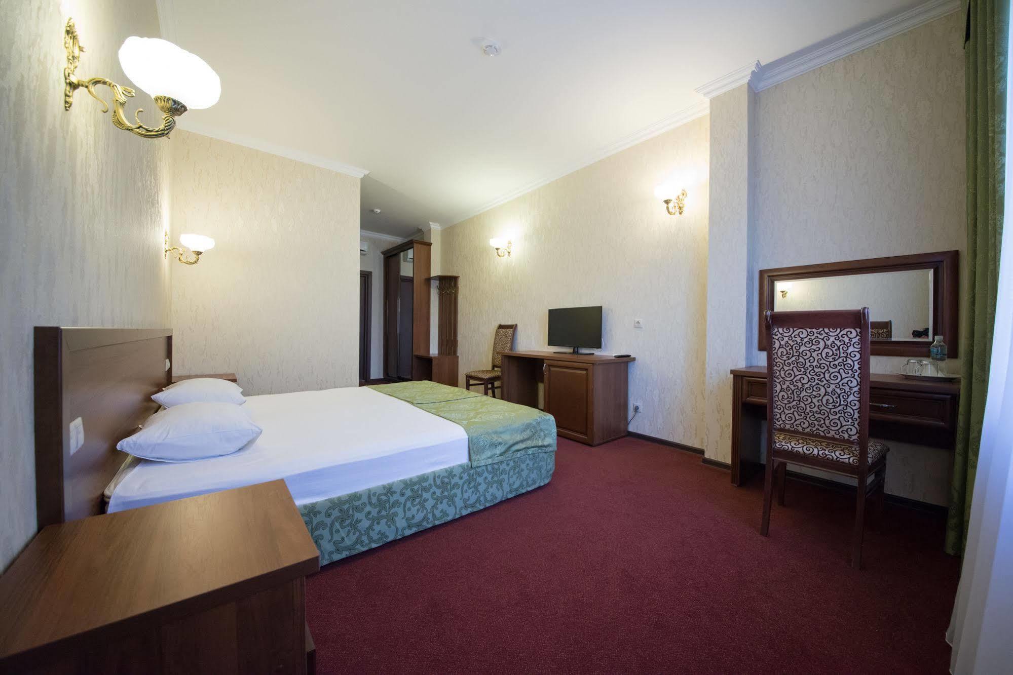 Avrora Hotel Krasnodar Esterno foto